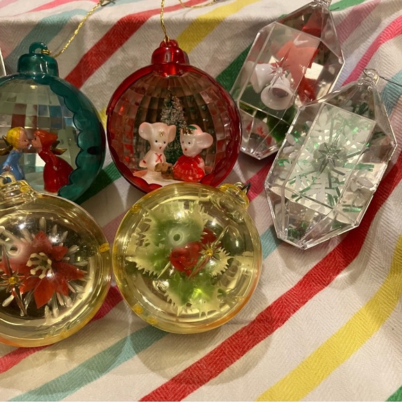 9 Vintage Jewel Brite 1960s Plastic Christmas Ornaments - Picture 10 of 12